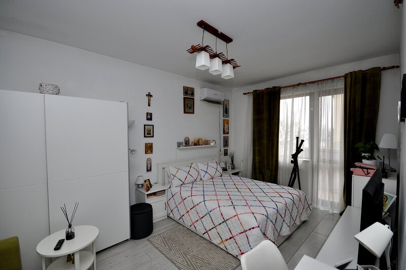 Drumul Taberei Ghencea Drumul Cooperativei garsoniera etaj 1, bloc nou