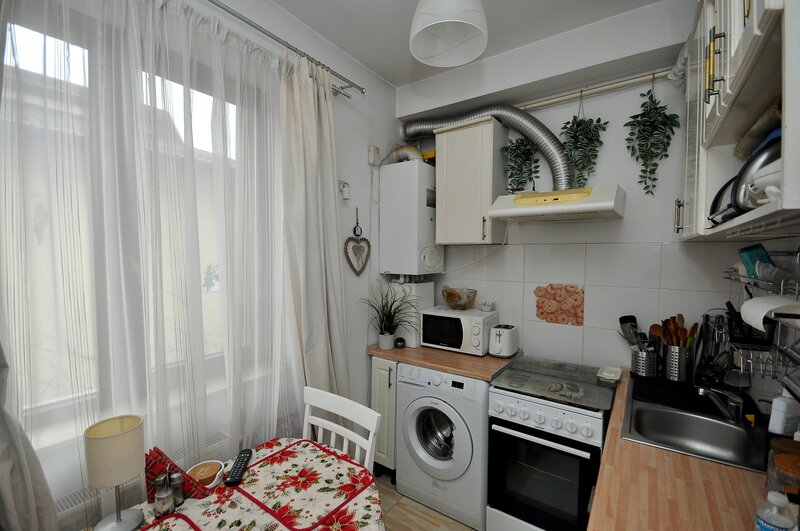 Drumul Taberei Ghencea Drumul Cooperativei garsoniera etaj 1, bloc nou